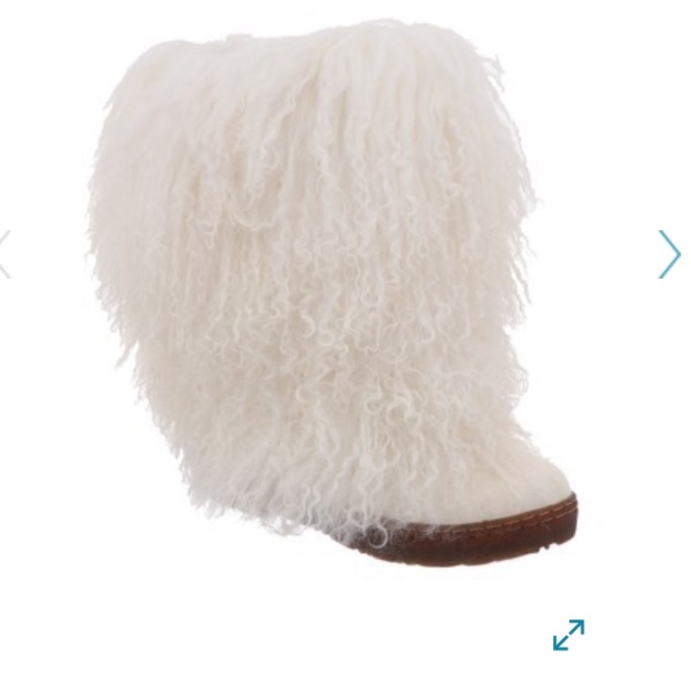 Bear paw white sheepskin bootie